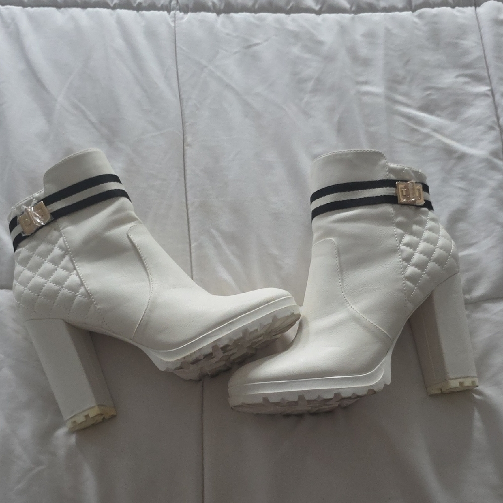 Shoe Dazzle White Heeled Boots with Black Accents